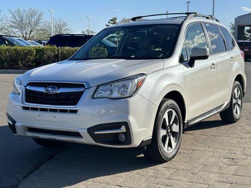 Crystal White Pearl 2018 Subaru Forester 2.5i Premium