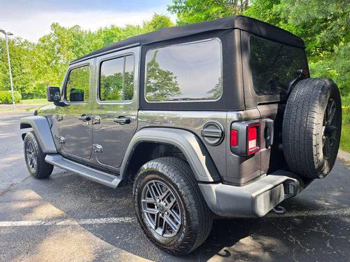 Granite Crystal Metallic Clearcoat 2024 Jeep Wrangler Sport S