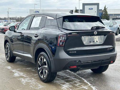 2025 Nissan Kicks SV