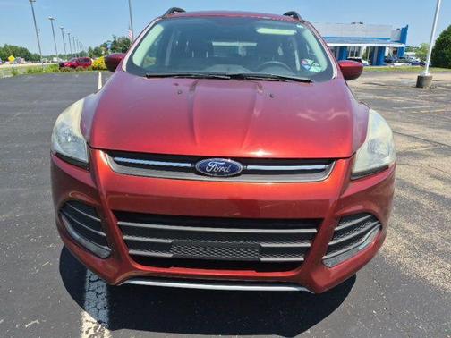 Ruby Red Metallic Tinted Clearcoat 2016 Ford Escape SE