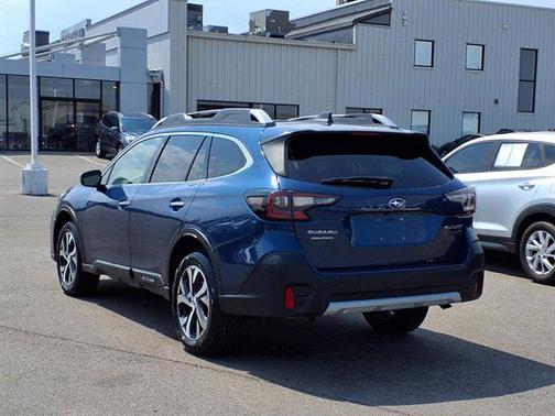 2022 Subaru Outback Touring XT