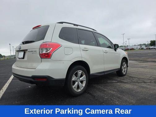Crystal White Pearl 2016 Subaru Forester 2.5i