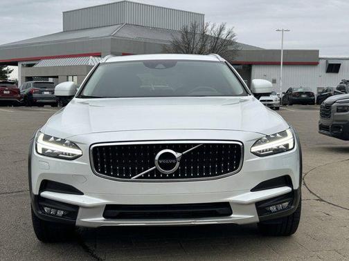 2018 Volvo V90 Cross Country T5