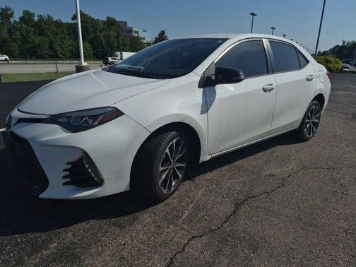 Super White 2017 Toyota Corolla SE