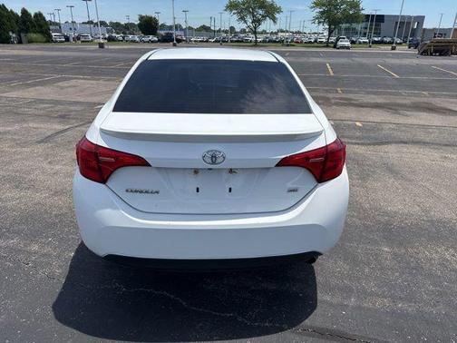 Super White 2017 Toyota Corolla SE