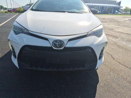 Super White 2017 Toyota Corolla SE
