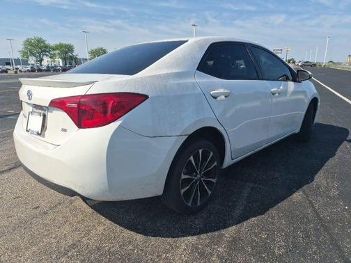 Super White 2017 Toyota Corolla SE