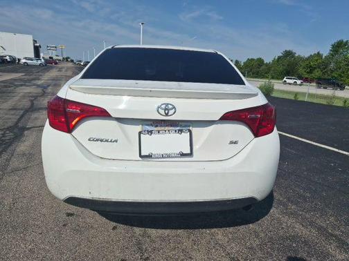 Super White 2017 Toyota Corolla SE