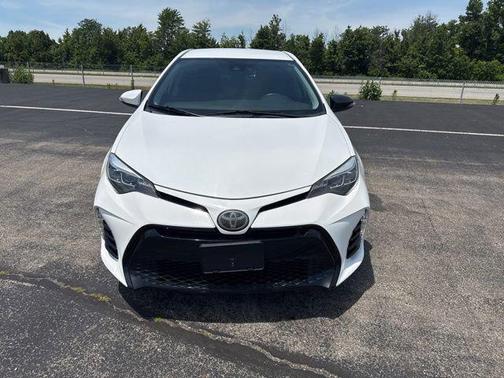Super White 2017 Toyota Corolla SE