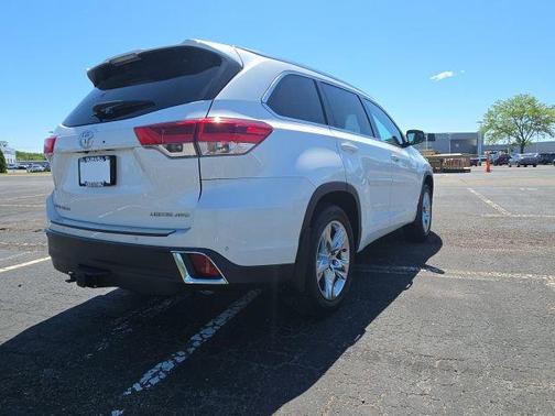 Blizzard Pearl 2019 Toyota Highlander Limited