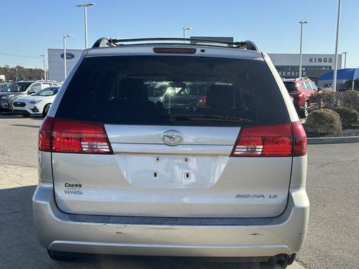 2005 Toyota Sienna LE