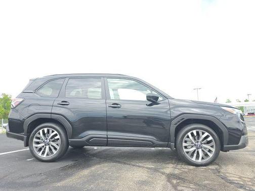 Crystal Black Silica 2025 Subaru Forester Touring