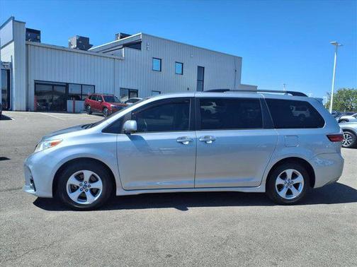 2020 Toyota Sienna LE