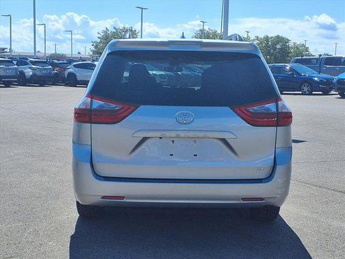 2020 Toyota Sienna LE