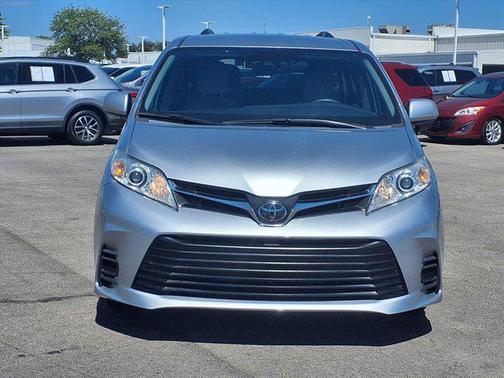 2020 Toyota Sienna LE