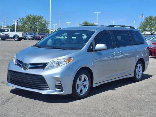 2020 Toyota Sienna LE