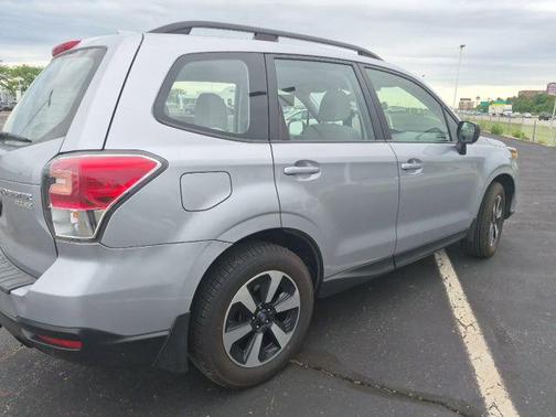 Ice Silver Metallic 2017 Subaru Forester 2.5i