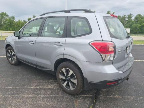 Ice Silver Metallic 2017 Subaru Forester 2.5i