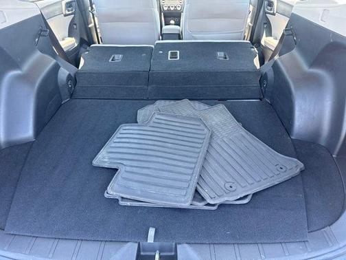 Ice Silver Metallic 2017 Subaru Forester 2.5i