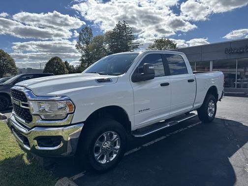 2024 RAM 2500 Big Horn Crew Cab 4x4 64' Box