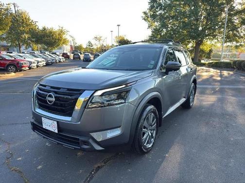 2024 Nissan Pathfinder SV