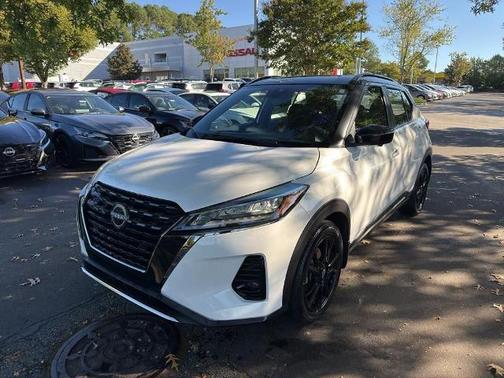 2023 Nissan Kicks SR