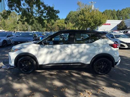 2023 Nissan Kicks SR