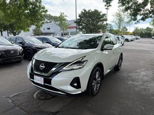 White 2022 Nissan Murano Platinum