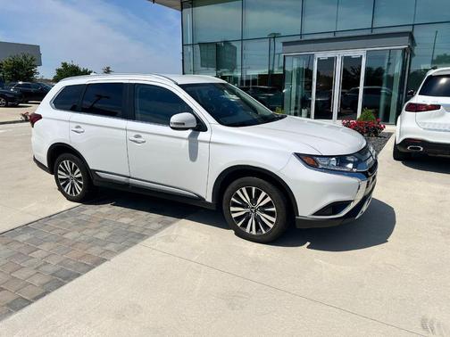 Pearl White 2019 Mitsubishi Outlander SEL S-AWC