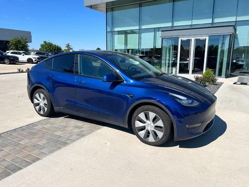Deep Blue Metallic 2022 Tesla Model Y Long Range Dual Motor All-Wheel Drive