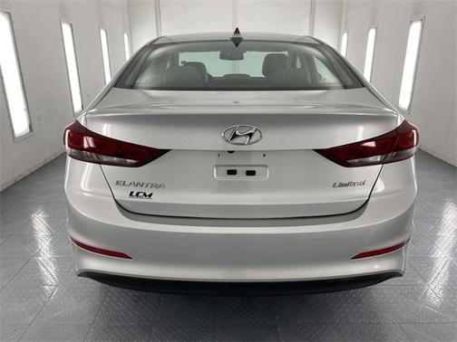 Photo 5 of 19 of 2017 Hyundai Elantra Limited