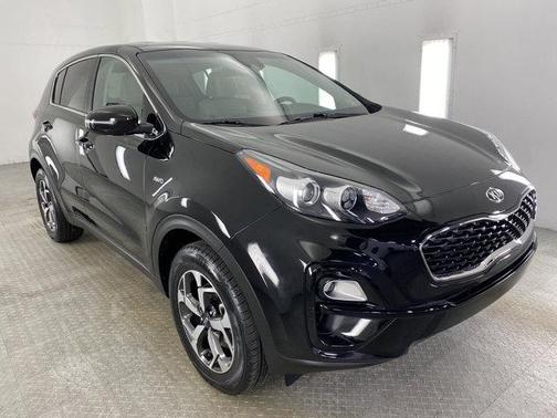 Photo 3 of 25 of 2020 Kia Sportage LX