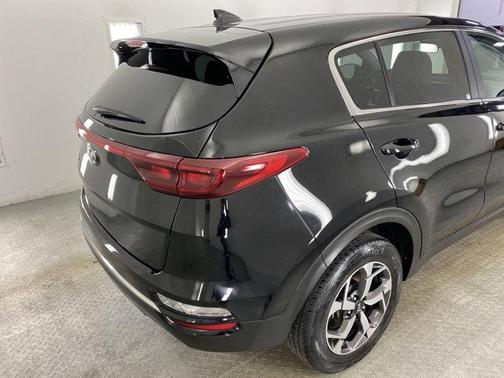 Photo 4 of 25 of 2020 Kia Sportage LX