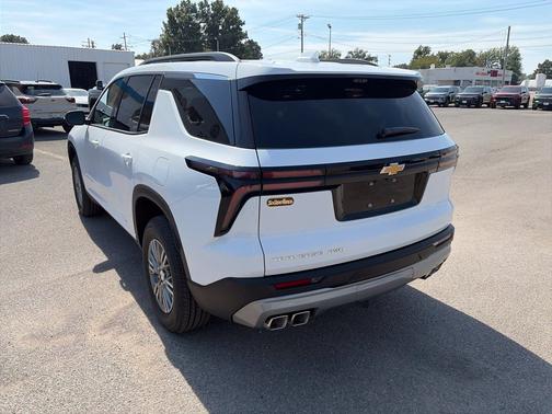 Summit White 2027 Chevrolet Traverse LT