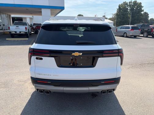 Summit White 2027 Chevrolet Traverse LT
