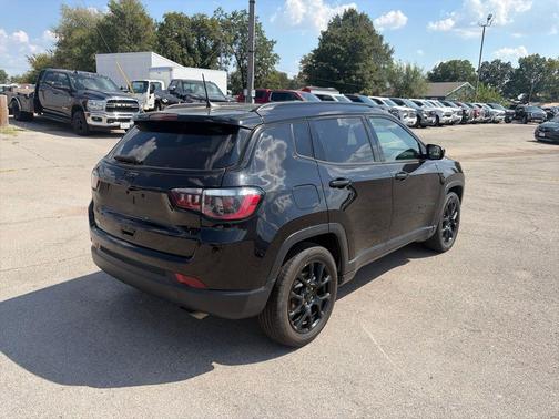 Diamond Black Crystal Pearlcoat 2022 Jeep Compass Latitude