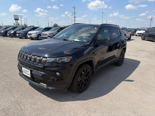 Diamond Black Crystal Pearlcoat 2022 Jeep Compass Latitude