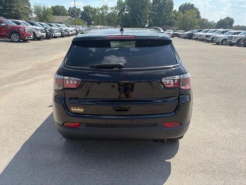 Diamond Black Crystal Pearlcoat 2022 Jeep Compass Latitude