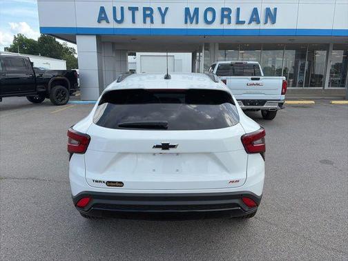 Summit White 2026 Chevrolet Trax FWD 2RS