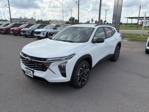 Summit White 2026 Chevrolet Trax FWD 2RS