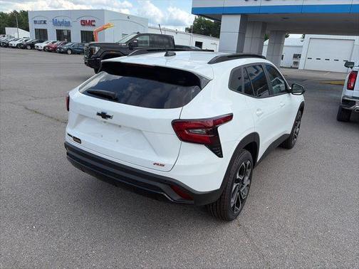Summit White 2026 Chevrolet Trax FWD 2RS