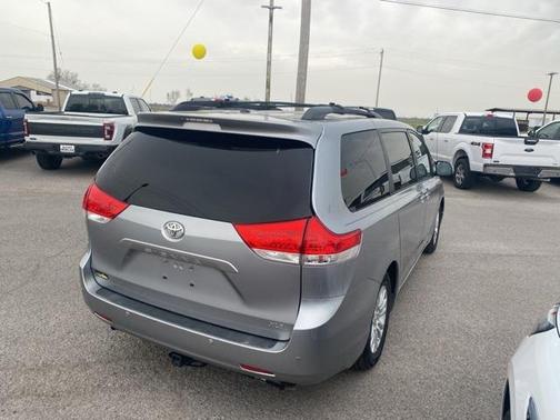 2012 Toyota Sienna XLE