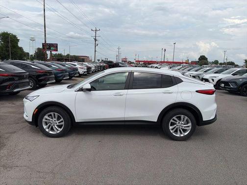 Summit White 2026 Buick Envista Preferred FWD