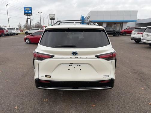 Blizzard Pearl 2021 Toyota Sienna Limited 7 Passenger