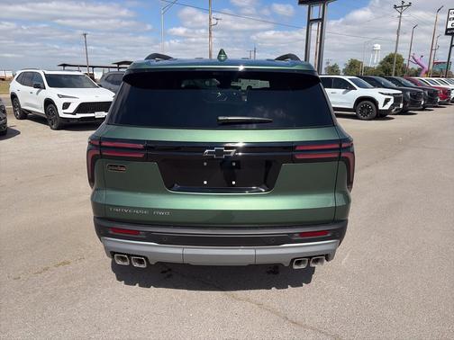Trillium Green Metallic 2027 Chevrolet Traverse LT