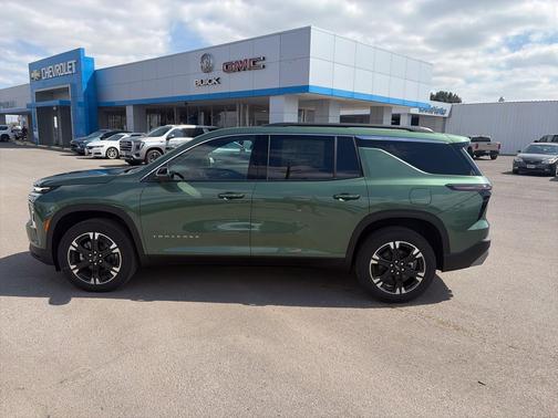 Trillium Green Metallic 2027 Chevrolet Traverse LT