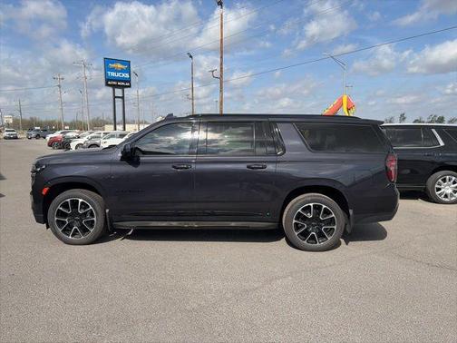 2023 Chevrolet Suburban RST