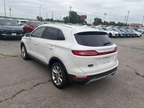 White Platinum 2018 Lincoln MKC Select