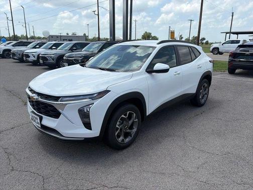 Summit White 2026 Chevrolet Trax LT