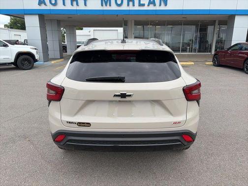 Summit White 2026 Chevrolet Trax FWD 2RS